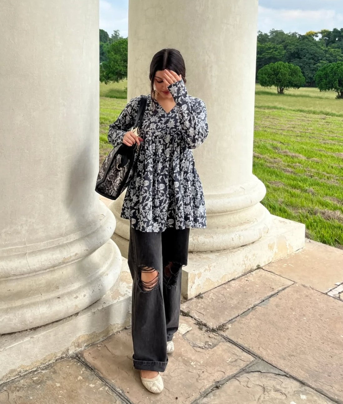 Bellnow Black & White Floral Flare Top