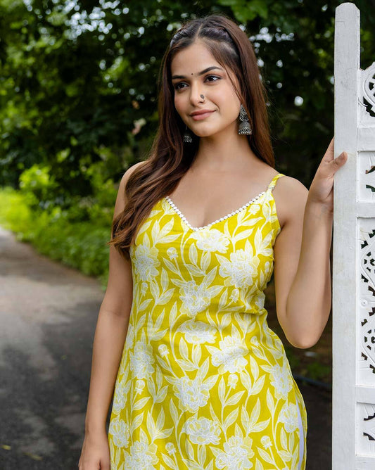 Women Floral Print Pure Cotton Straight Sleeveless Kurta